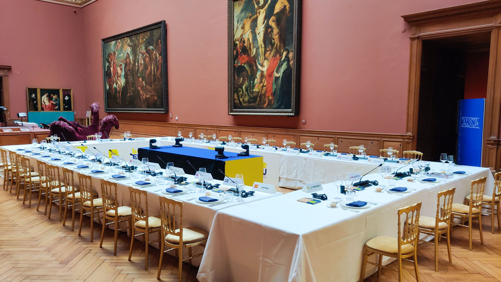 Meeting table with Televic Confidea FLEX delegate units in the Rubens Gallery at the working dinner of the European Ministers for Culture